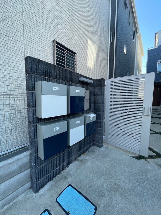 物件外観写真2　(エントランス部分)