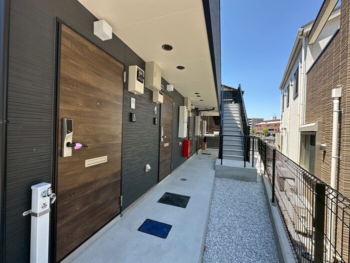 物件外観写真3　(エントランス部分)