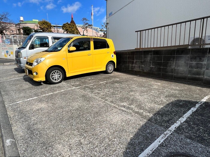 物件外観写真4　(駐車場)