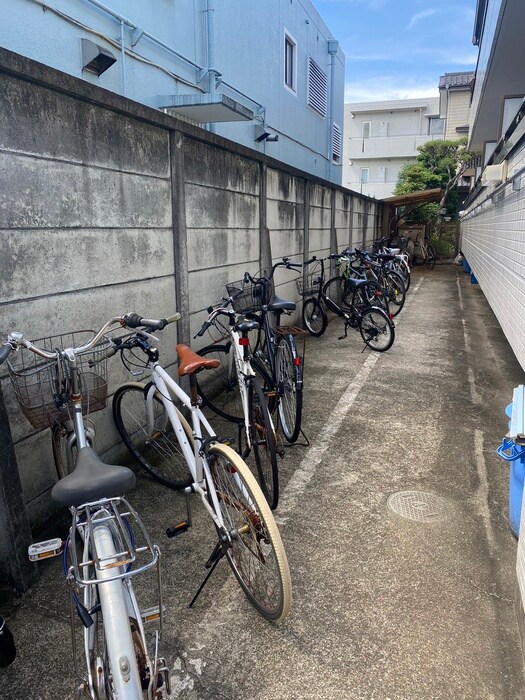 物件外観写真5　(駐輪場)