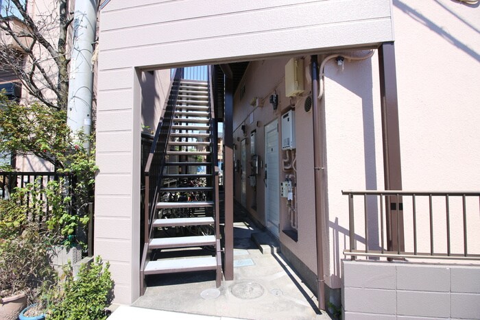 物件外観写真3　(エントランス部分)