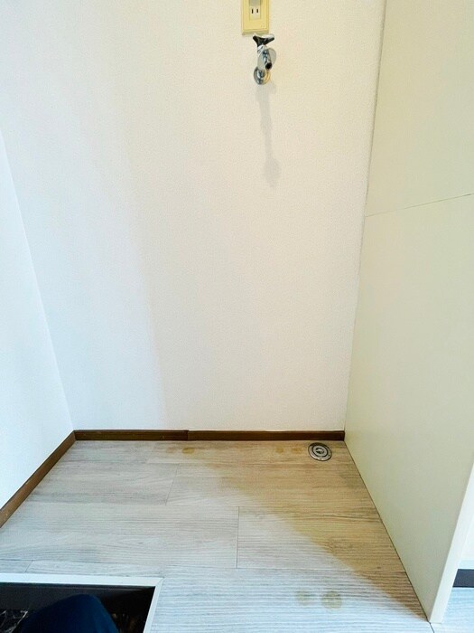 物件内観写真12　(洗濯機置場)