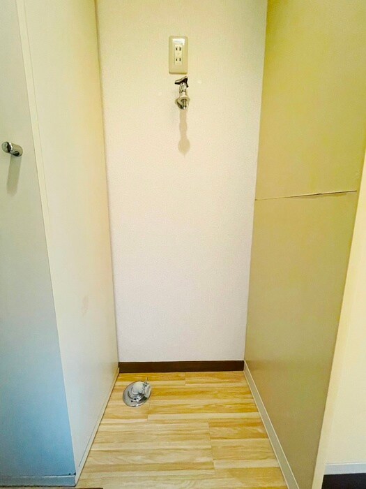 物件内観写真12　(洗濯機置場)