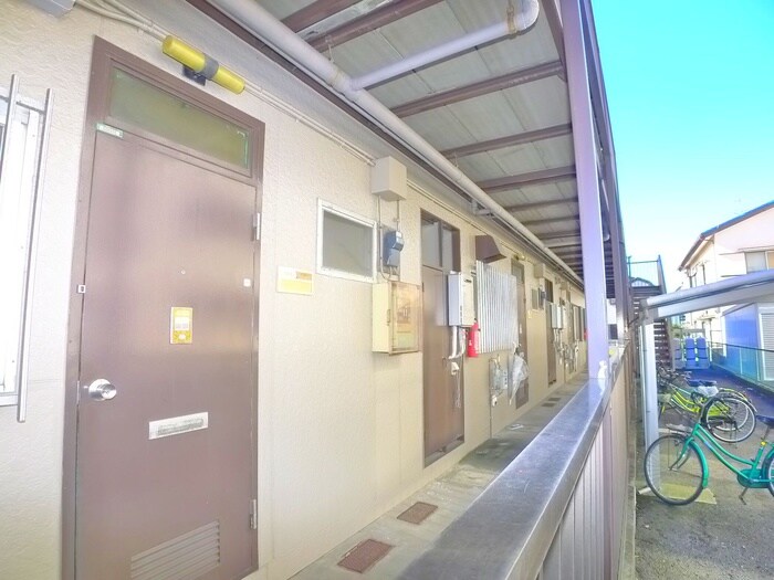 物件外観写真5　(エントランス部分)