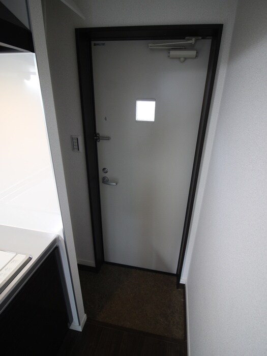 物件内観写真7　(玄関)