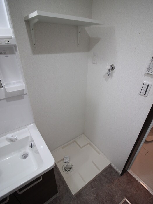 物件内観写真14　(洗濯機置場)