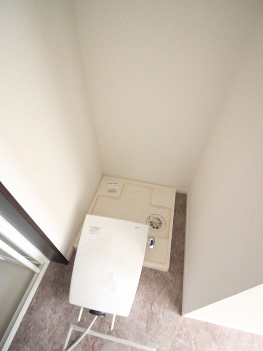 物件内観写真16　(洗濯機置場)