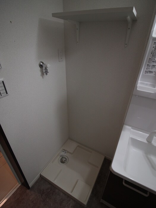 物件内観写真16　(洗濯機置場)