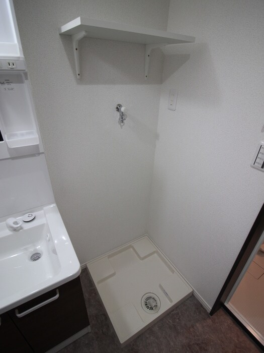 物件内観写真16　(洗濯機置場)