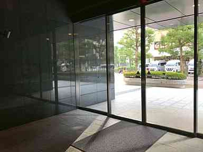 物件外観写真6　(エントランス部分)