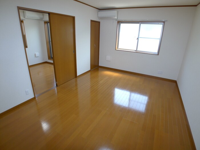 物件内観写真4　(居室)
