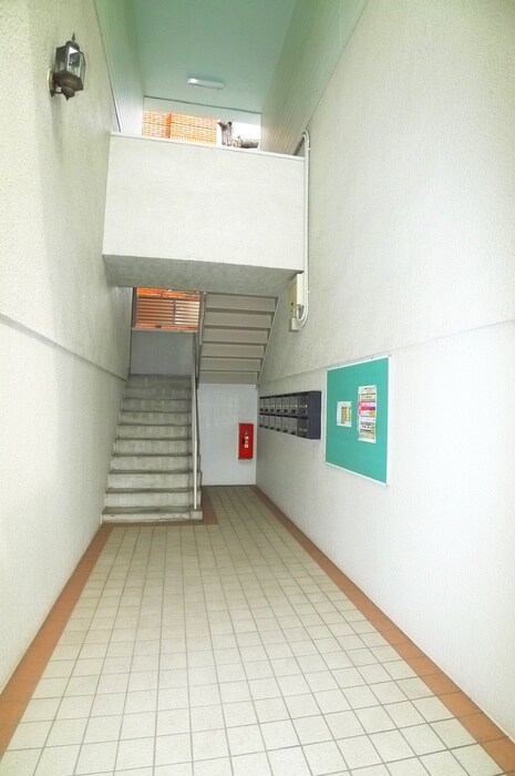 物件外観写真4　(エントランス部分)