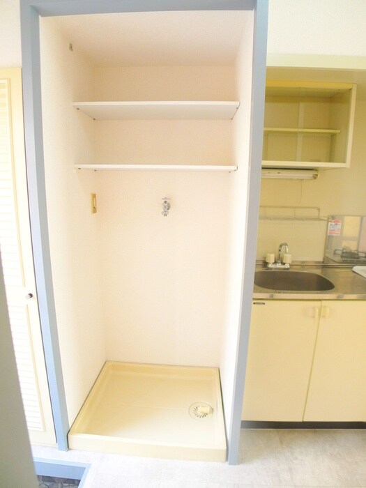 物件内観写真11　(洗濯機置場)