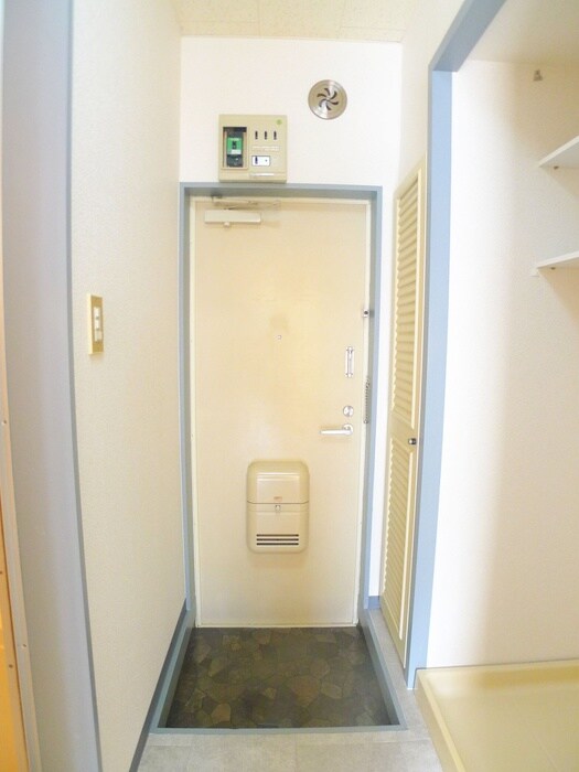 物件内観写真15　(玄関)