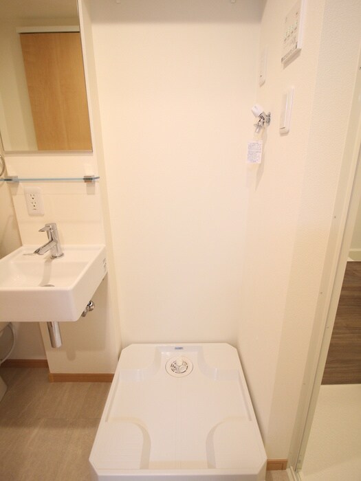 物件内観写真12　(洗濯機置場)