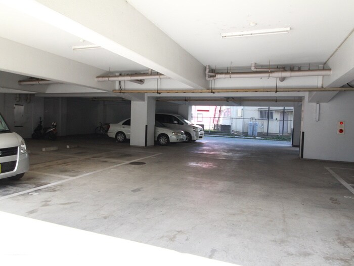 物件外観写真4　(駐車場)