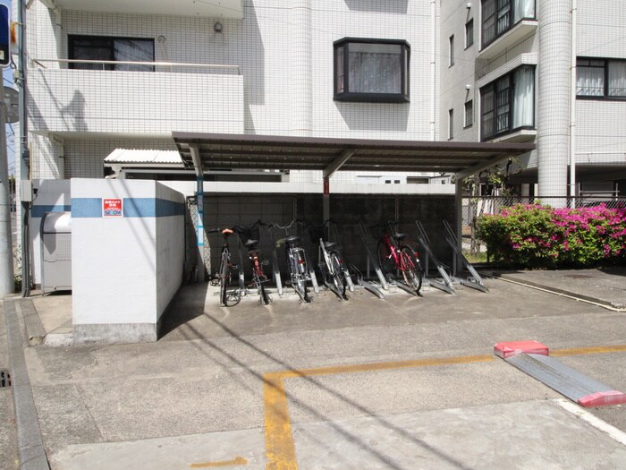 物件外観写真5　(駐輪場)