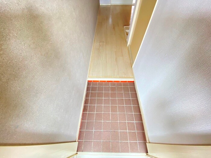 物件内観写真16　(玄関)
