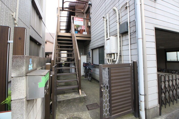 物件外観写真3　(エントランス部分)