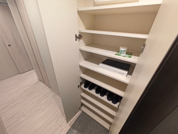 物件内観写真7　(靴箱)