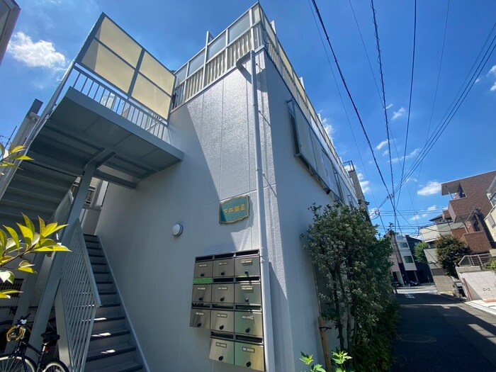 物件外観写真3　(エントランス部分)