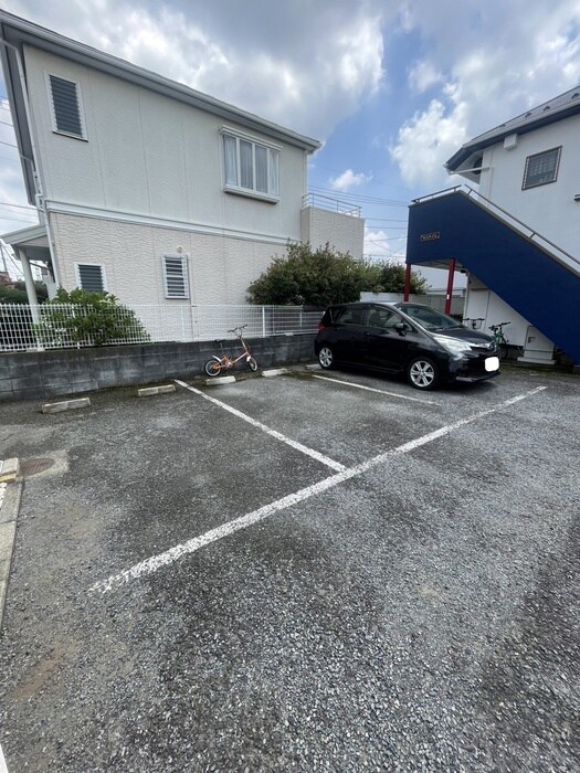 物件外観写真4　(駐車場)
