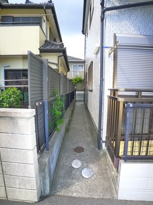 物件外観写真2　(エントランス部分)