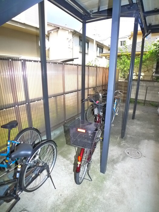 物件外観写真4　(駐輪場)