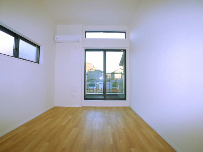 物件内観写真13　(室内からの展望)