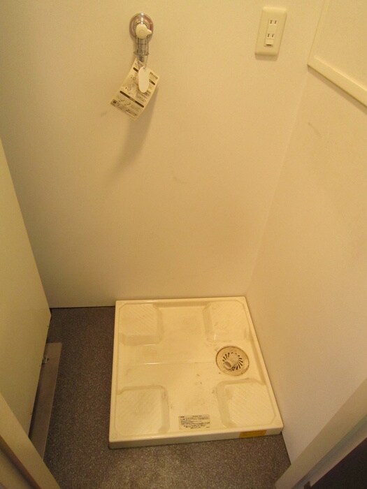 物件内観写真14　(洗濯機置場)