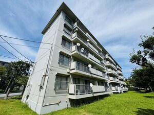 真砂一丁目団地12-8号棟(503)外観写真