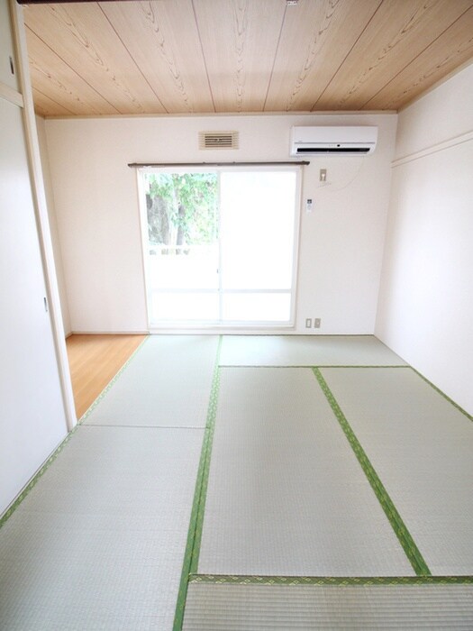 物件内観写真8　(室内からの展望)