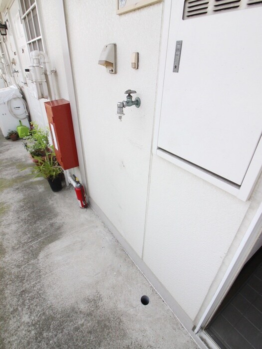 物件内観写真14　(洗濯機置場)