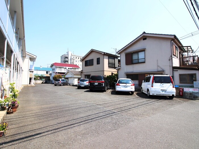 物件外観写真3　(駐車場)