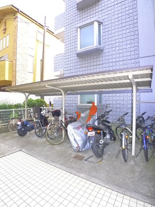 物件外観写真3　(駐輪場)