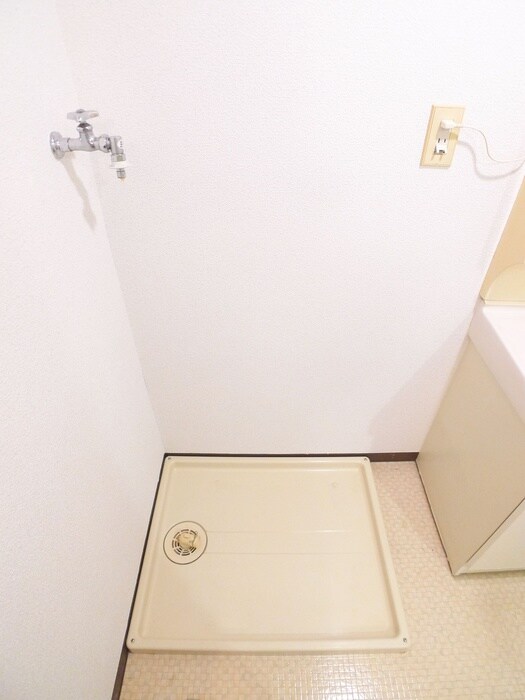 物件内観写真14　(洗濯機置場)