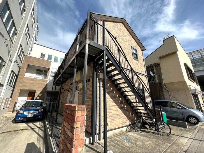 物件外観写真4　(エントランス部分)