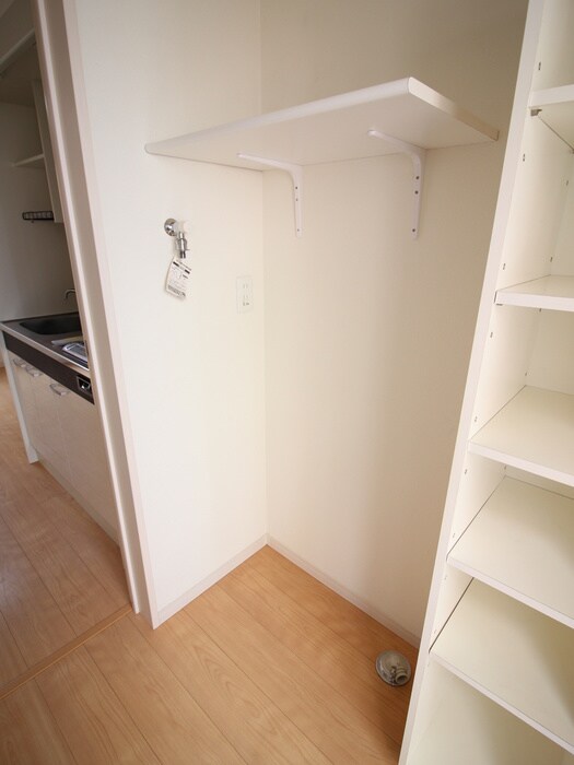 物件内観写真15　(洗濯機置場)