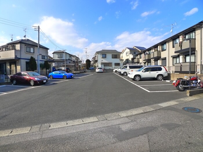 物件外観写真5　(駐車場)