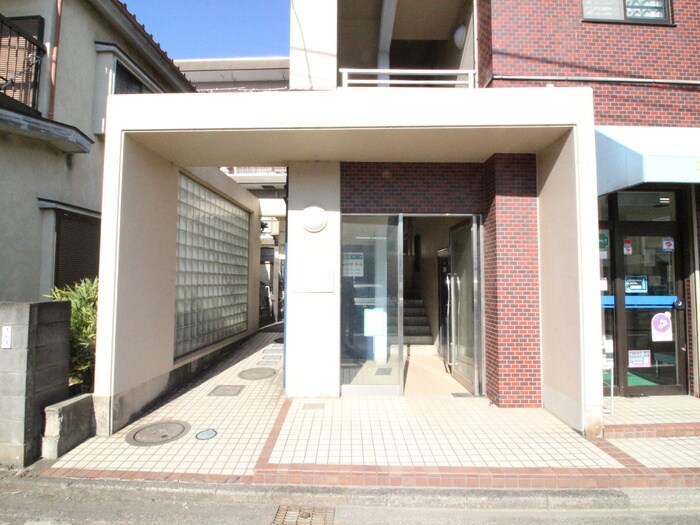 物件外観写真2　(エントランス部分)