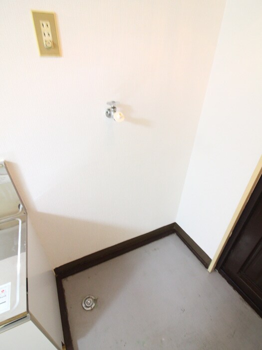 物件内観写真17　(洗濯機置場)