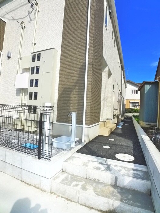 物件外観写真3　(エントランス部分)