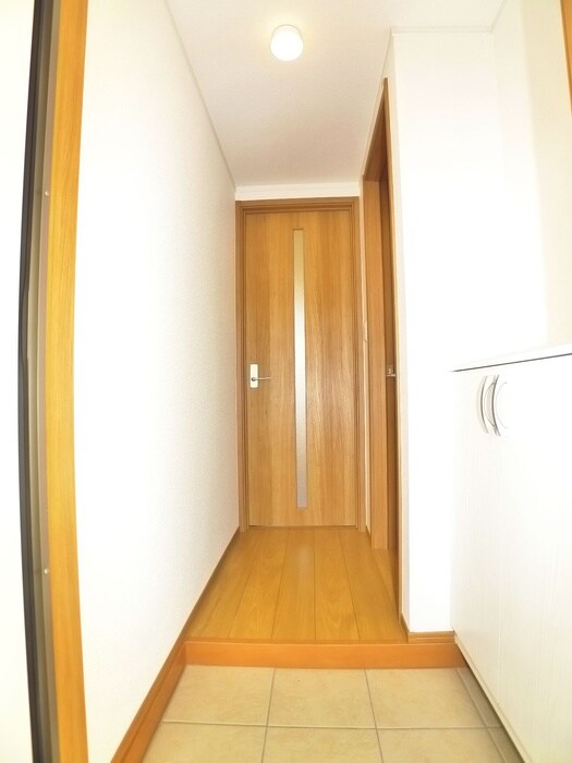 物件内観写真10　(玄関)