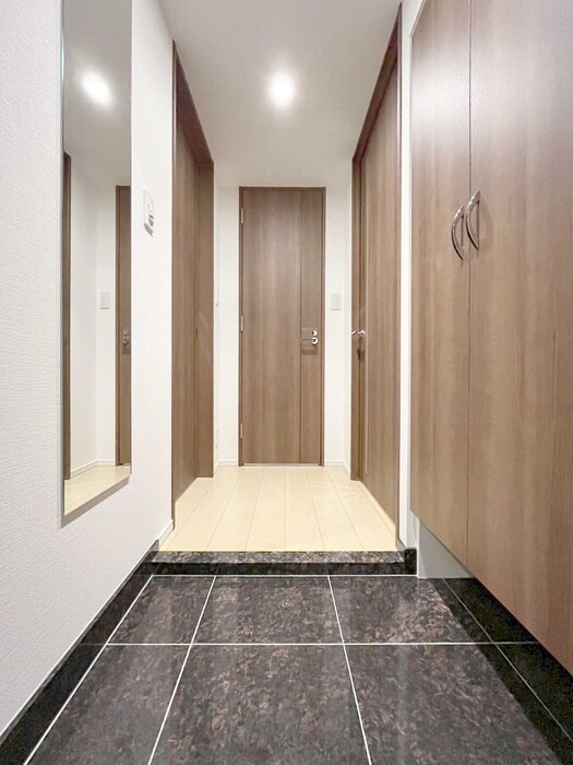 物件内観写真7　(玄関)