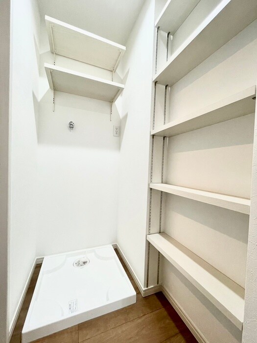 物件内観写真15　(洗濯機置場)