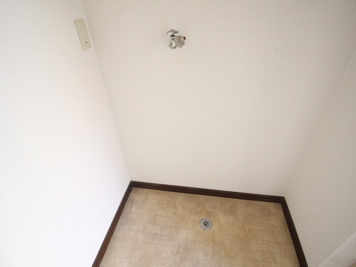 物件内観写真13　(洗濯機置場)