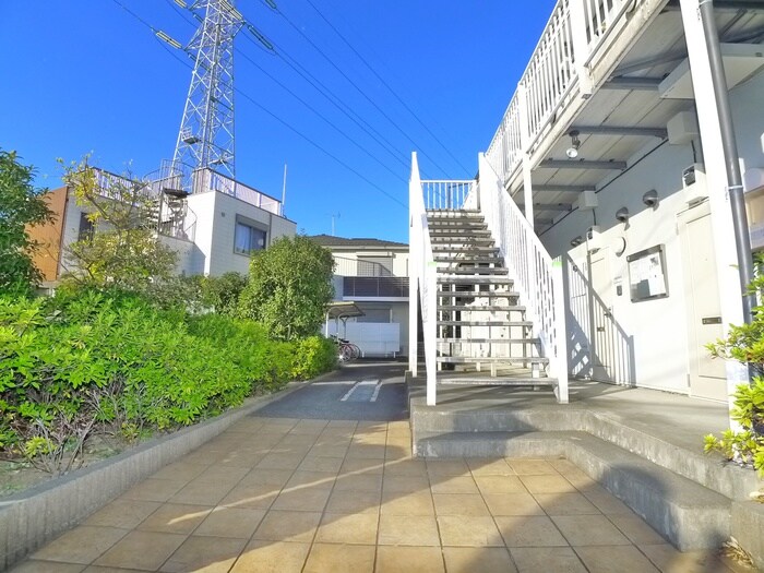 物件外観写真3　(エントランス部分)