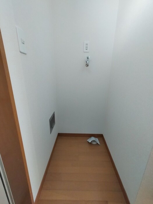 物件内観写真15　(洗濯機置場)