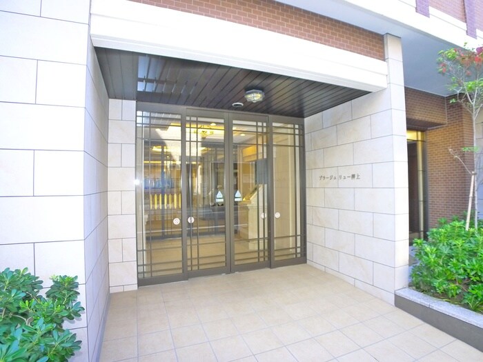 物件外観写真4　(エントランス部分)