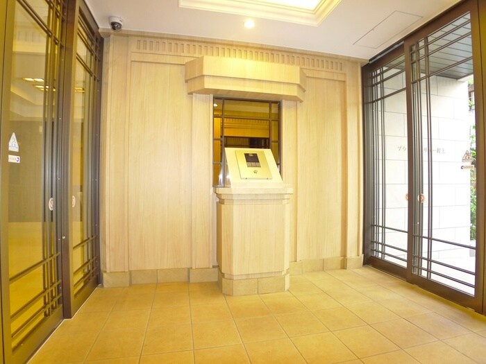 物件外観写真5　(エントランス部分)